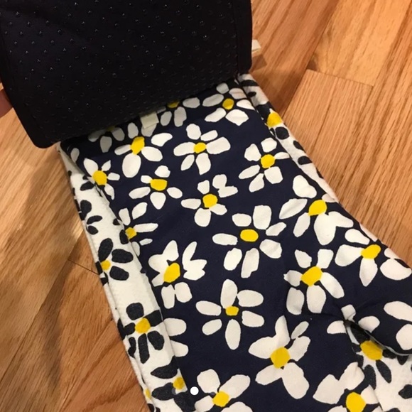 Kate Spade Daisy Fields Oven Mitt Potholder Towel - Picture 3 of 5